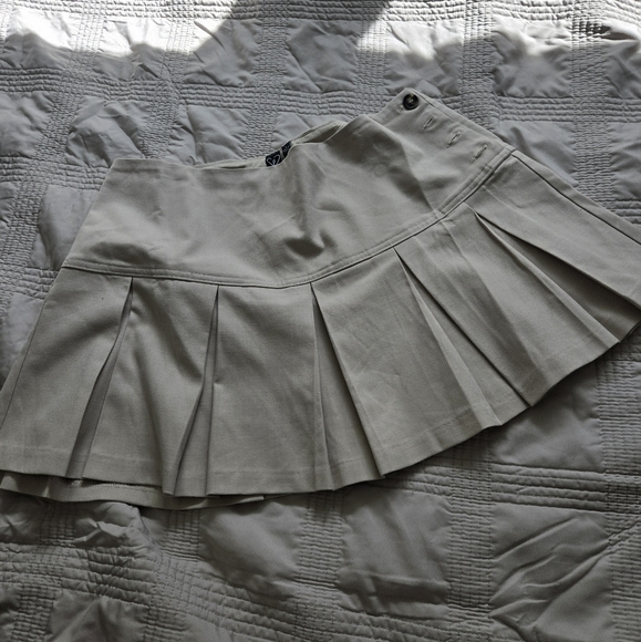 Windsor Khaki Pleated Skirt - Picture 1 of 4